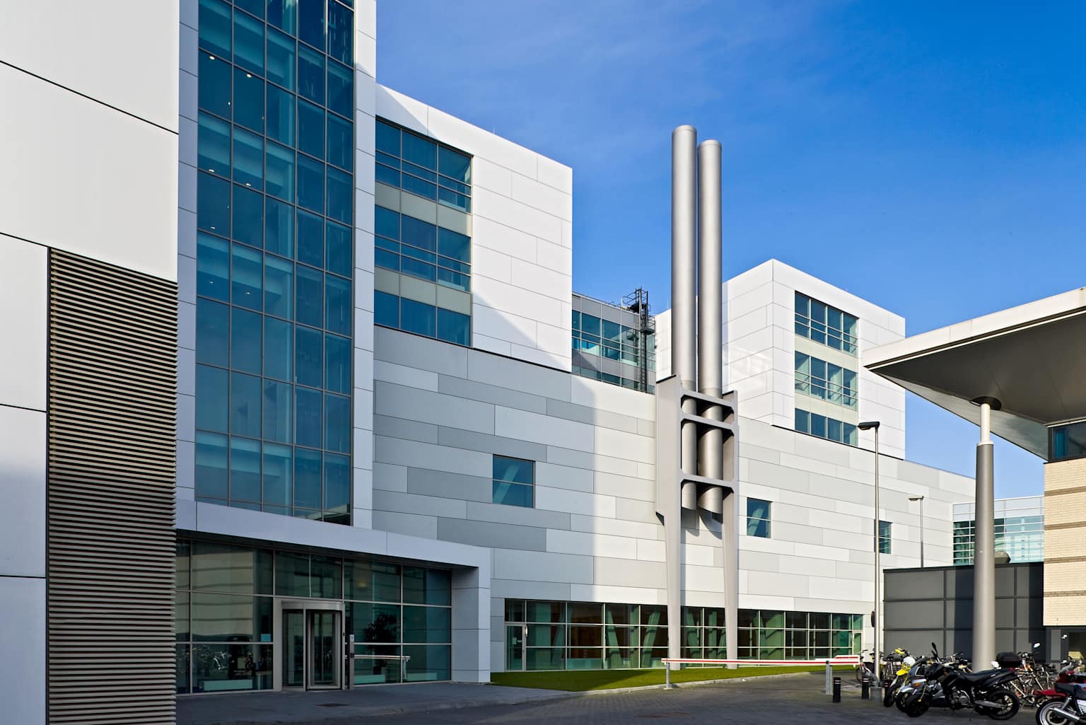 ASML ontslaat 1.700 mensen en verhoogt tegelijk zijn outlook. Welkom in het AI-tijdperk