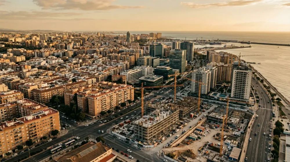 Spanje groeit twee keer zo snel als de eurozone: wat drijft het en hoe kwetsbaar is dit model? Afbeelding bij bericht