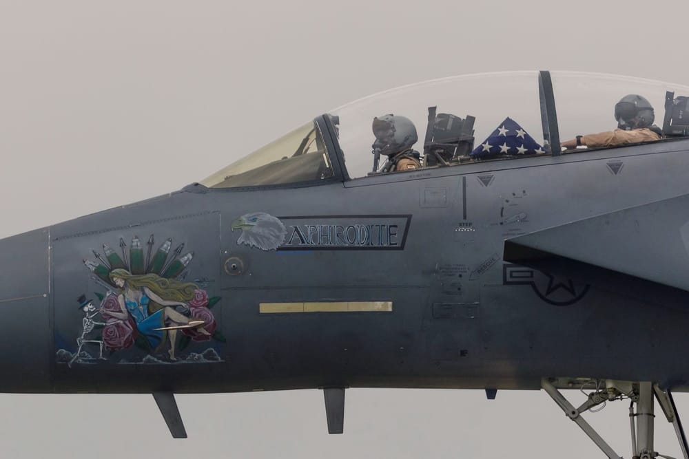 Eerste Amerikaanse gevechtsvliegtuig neergehaald boven Iran: drie economische gevolgen tegelijk Afbeelding bij bericht